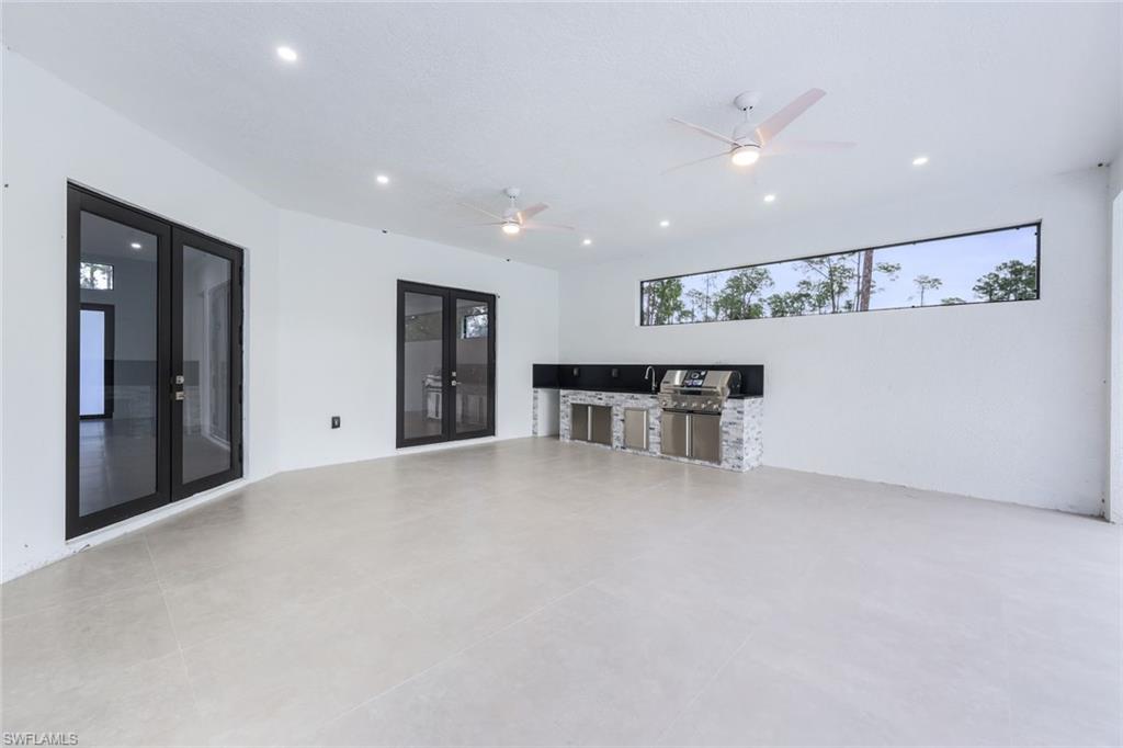 2806 Golden Gate Blvd W Property Photo 32