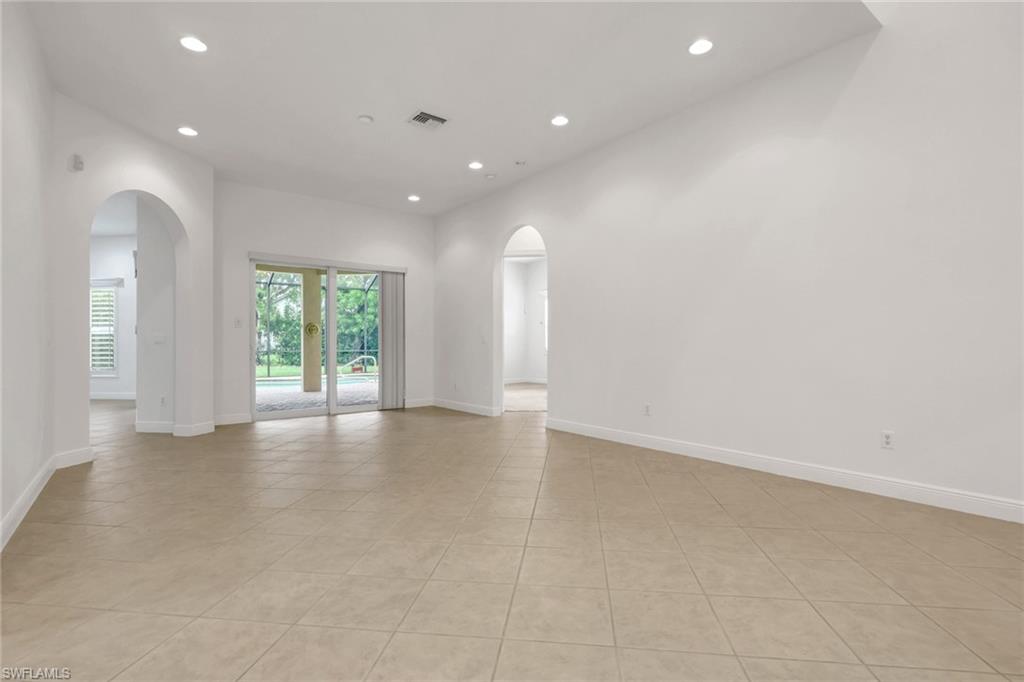 10233 Avonleigh Dr Property Photo 5