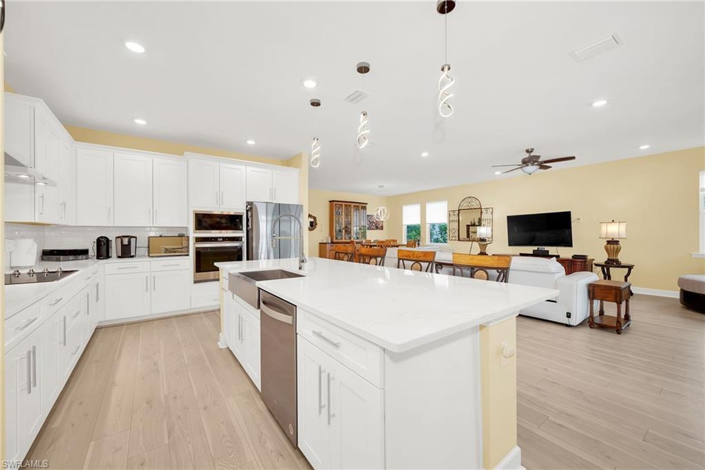 2078 Grove Dr Property Photo 4