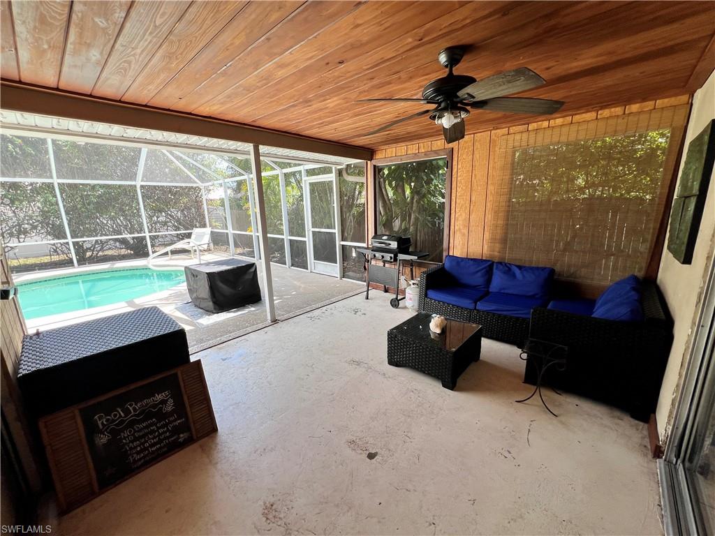 690 95th Ave N Property Photo 18