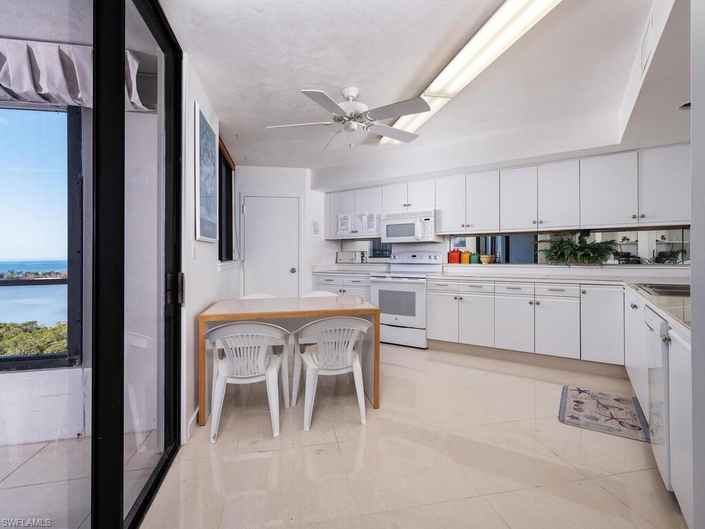 5555 Heron Point Dr 902 Property Photo 5