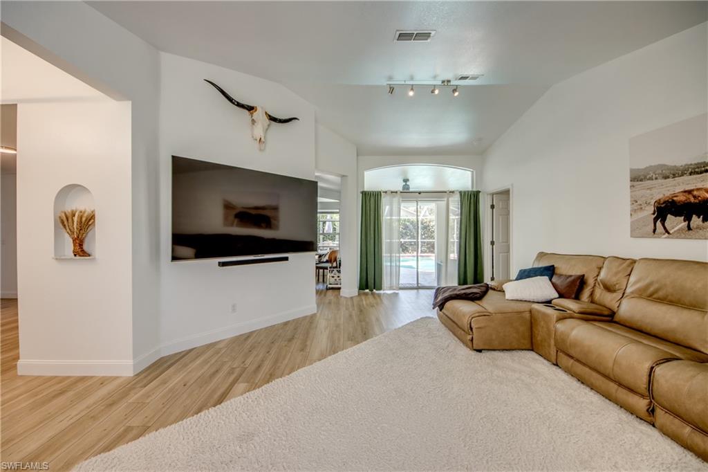 9910 Laketree Ct Property Photo 4