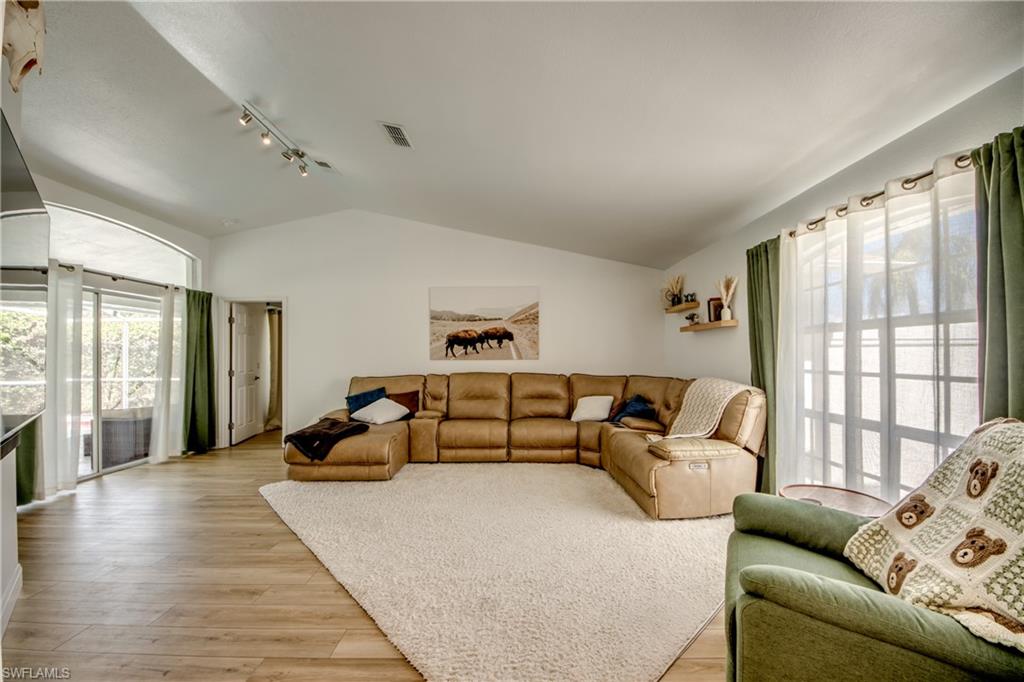 9910 Laketree Ct Property Photo 5