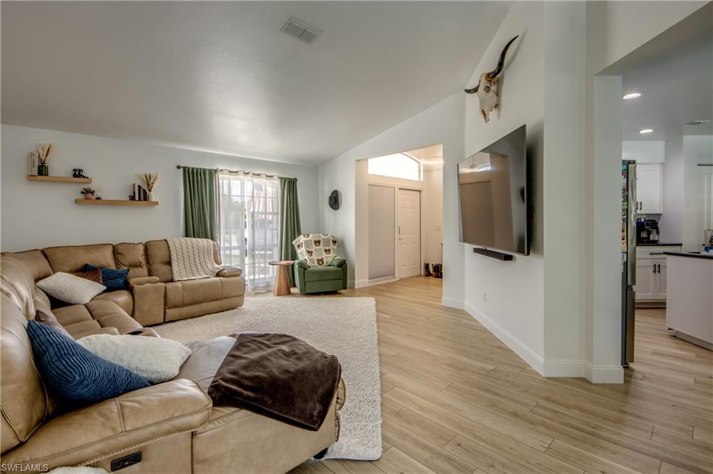 9910 Laketree Ct Property Photo 6