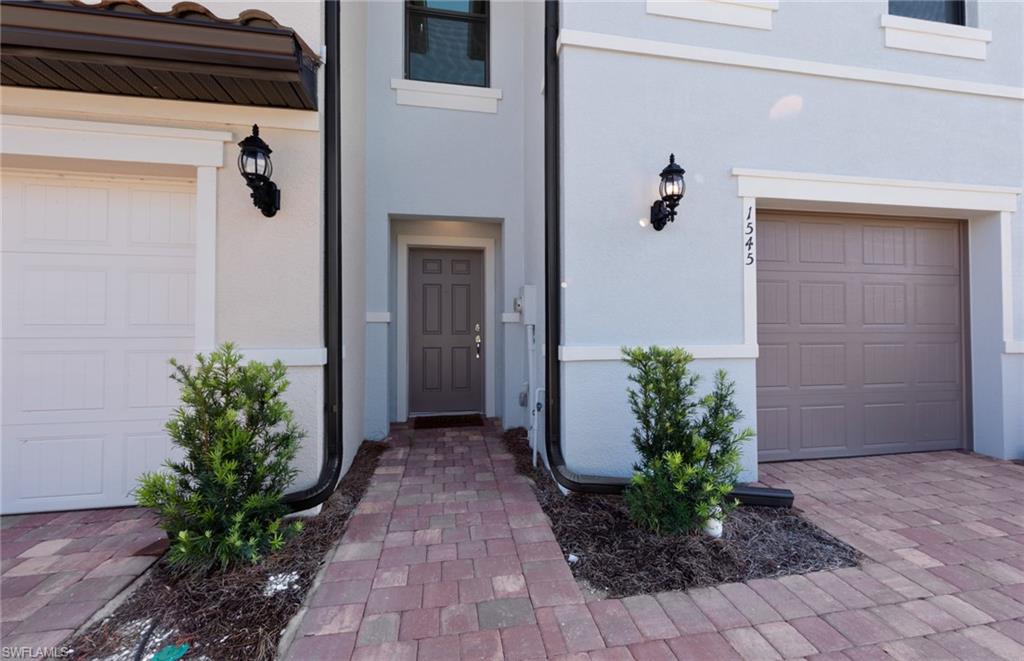 1552 Lake Jessup Cir Property Photo 2