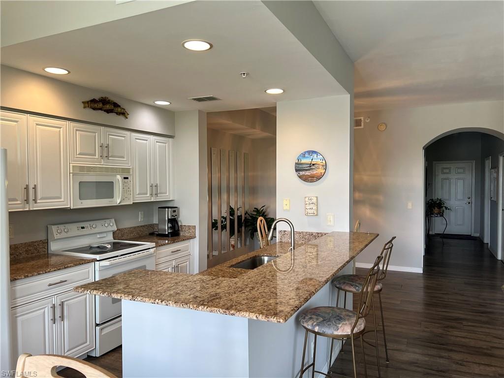 7525 Stoneybrook Dr 932 Property Photo 2