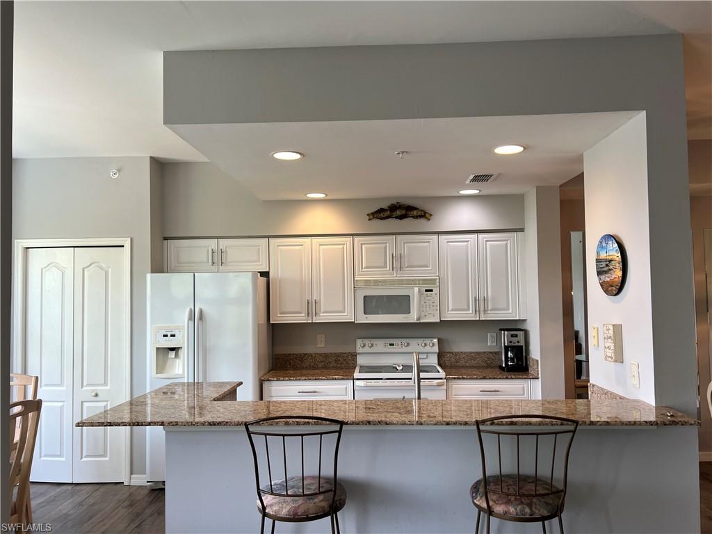 7525 Stoneybrook Dr 932 Property Photo 3