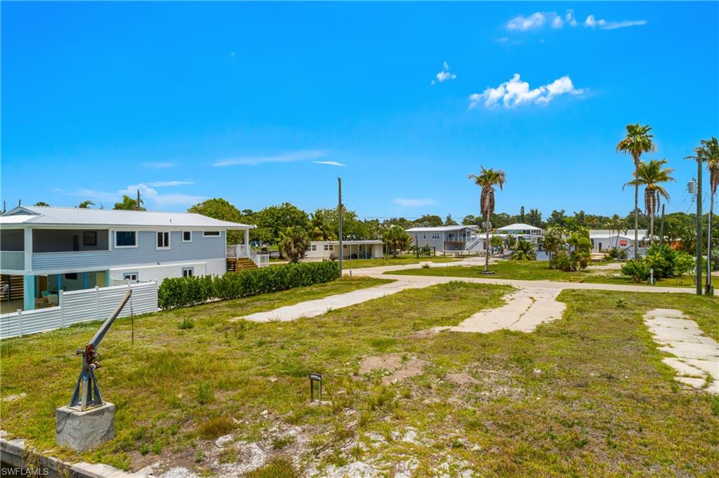 24533 Dolphin St Property Photo 8