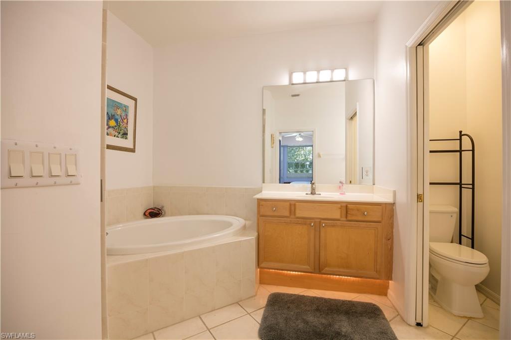 3964 Bishopwood Ct E 1-202 Property Photo 12