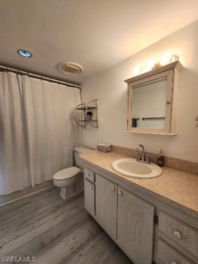 2000 Alamanda Dr 206 Property Photo 10