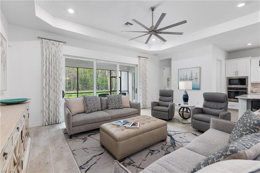 14083 Blue Bay Cir Property Photo 3