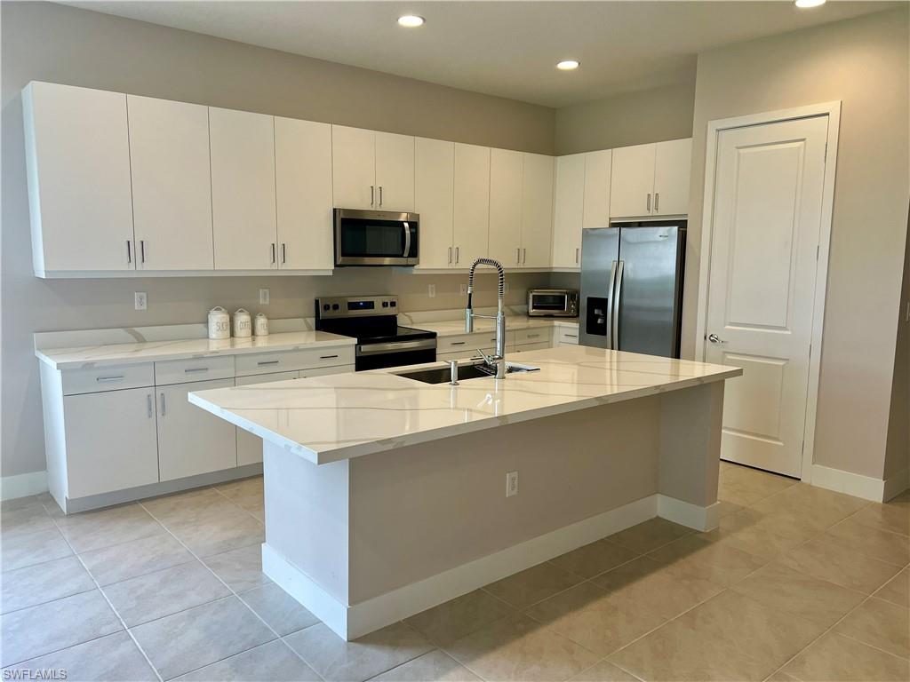 5252 Lamone Ln Property Photo 2