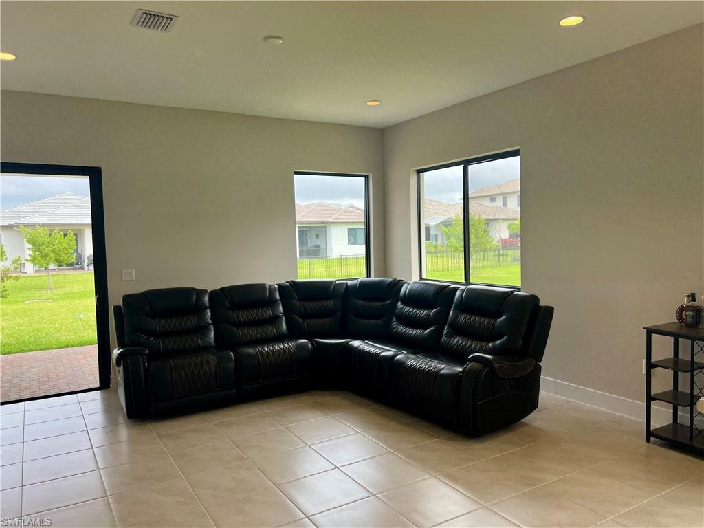 5252 Lamone Ln Property Photo 6