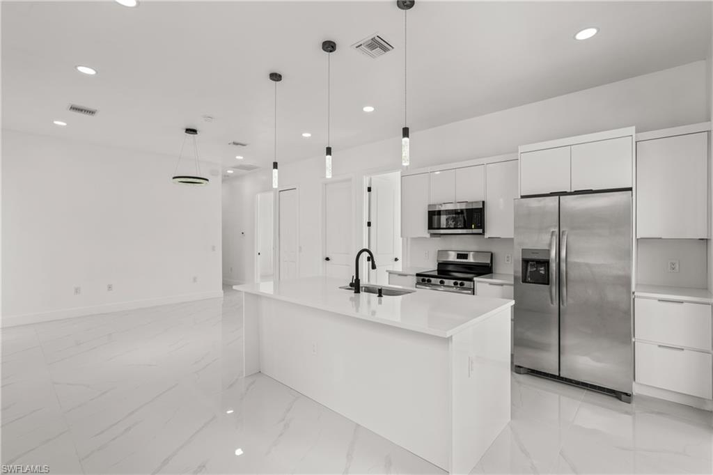 936 Anthony St E Property Photo 6