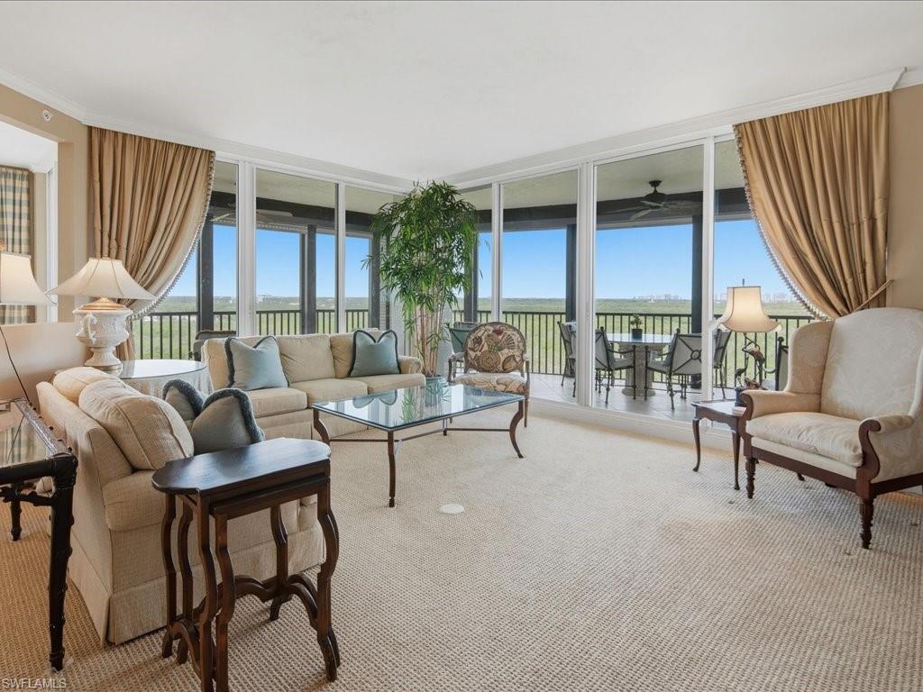 425 Cove Tower Dr 901 Property Photo 3