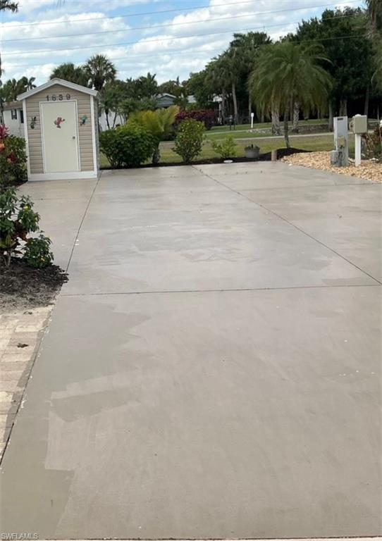 1639 Diamond Lake Cir Property Photo 4