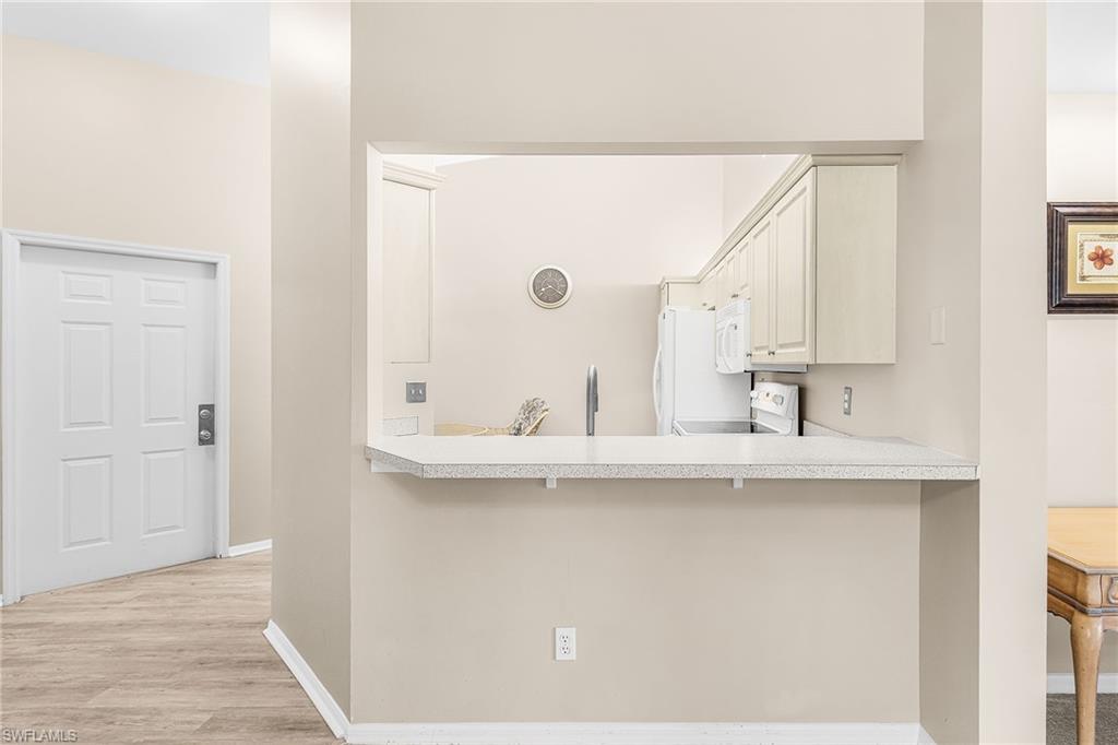 305 Robin Hood Cir 204 Property Photo 13