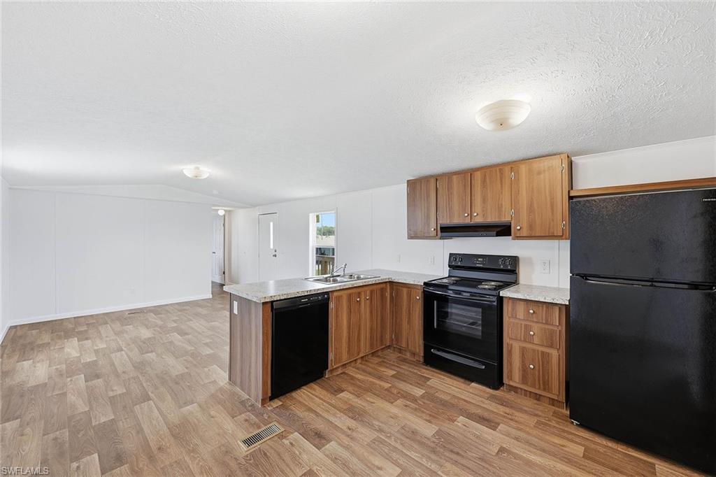 226022446 Property Photo 4