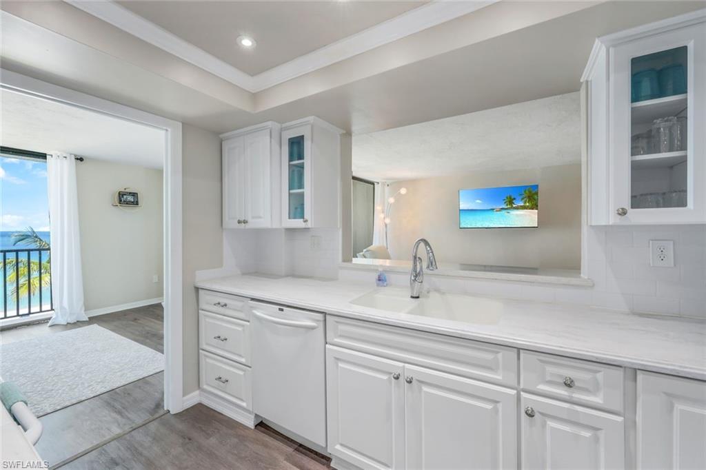 10475 Gulfshore Dr 142 Property Photo 5