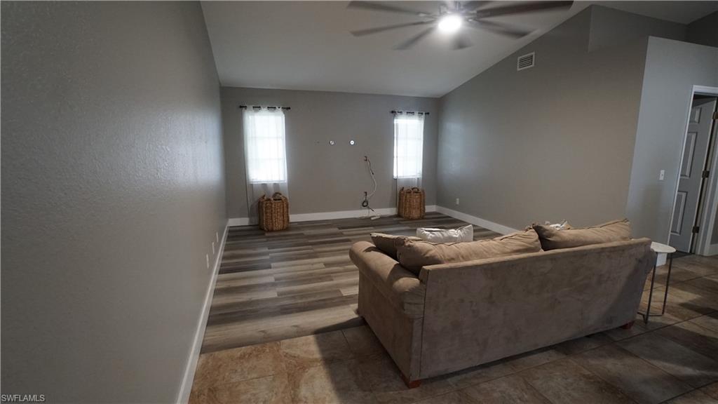 1203 33rd St Property Photo 14