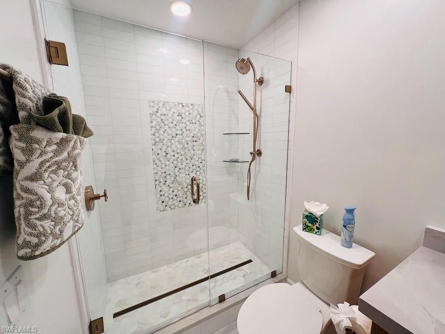 425 Cove Tower Dr 902 Property Photo 14