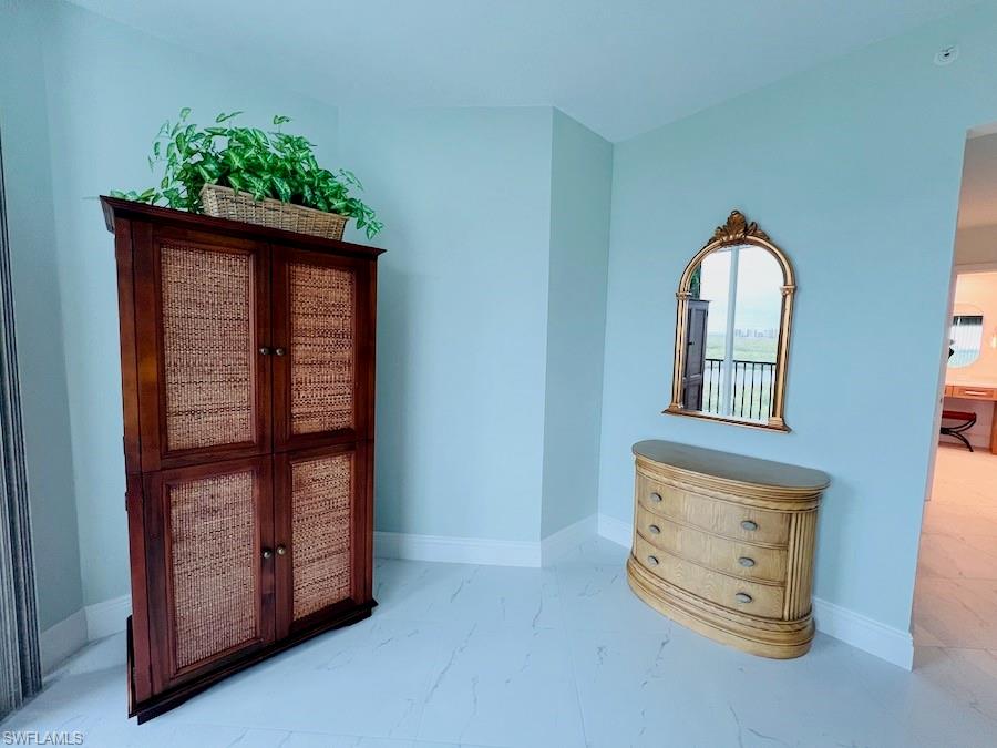 425 Cove Tower Dr 902 Property Photo 21
