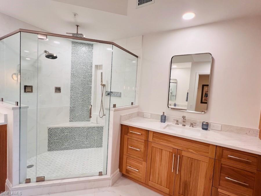 425 Cove Tower Dr 902 Property Photo 23
