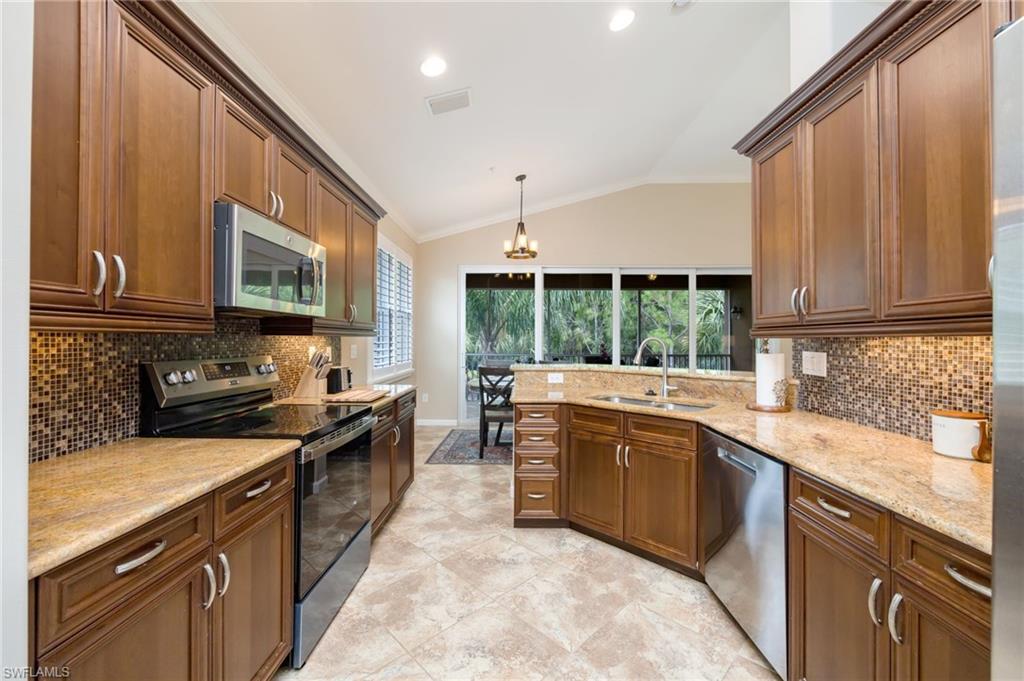6657 Alden Woods Cir 201 Property Photo 7