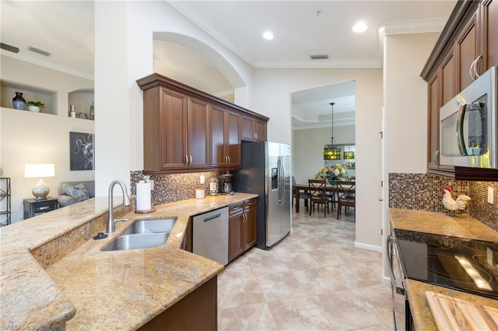 6657 Alden Woods Cir 201 Property Photo 8