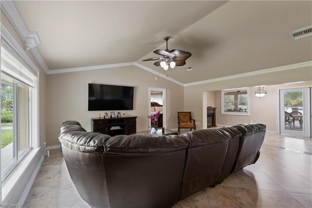 3760 Golden Gate Blvd E Property Photo 9