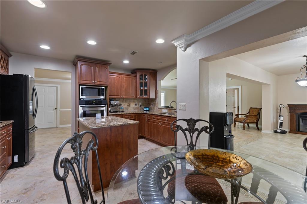 3760 Golden Gate Blvd E Property Photo 16