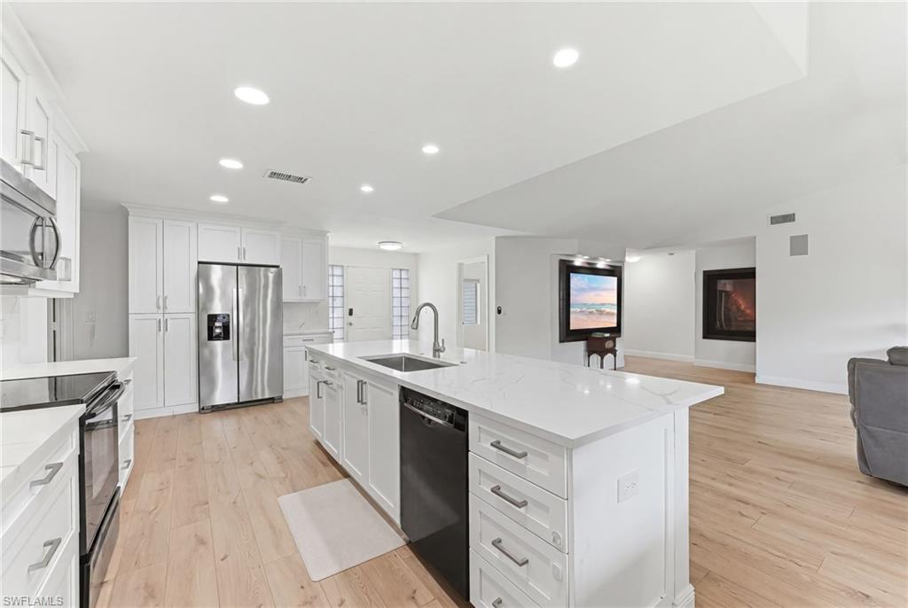 10333 Sandy Hollow Ln Property Photo 2