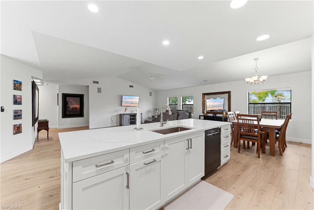 10333 Sandy Hollow Ln Property Photo 3