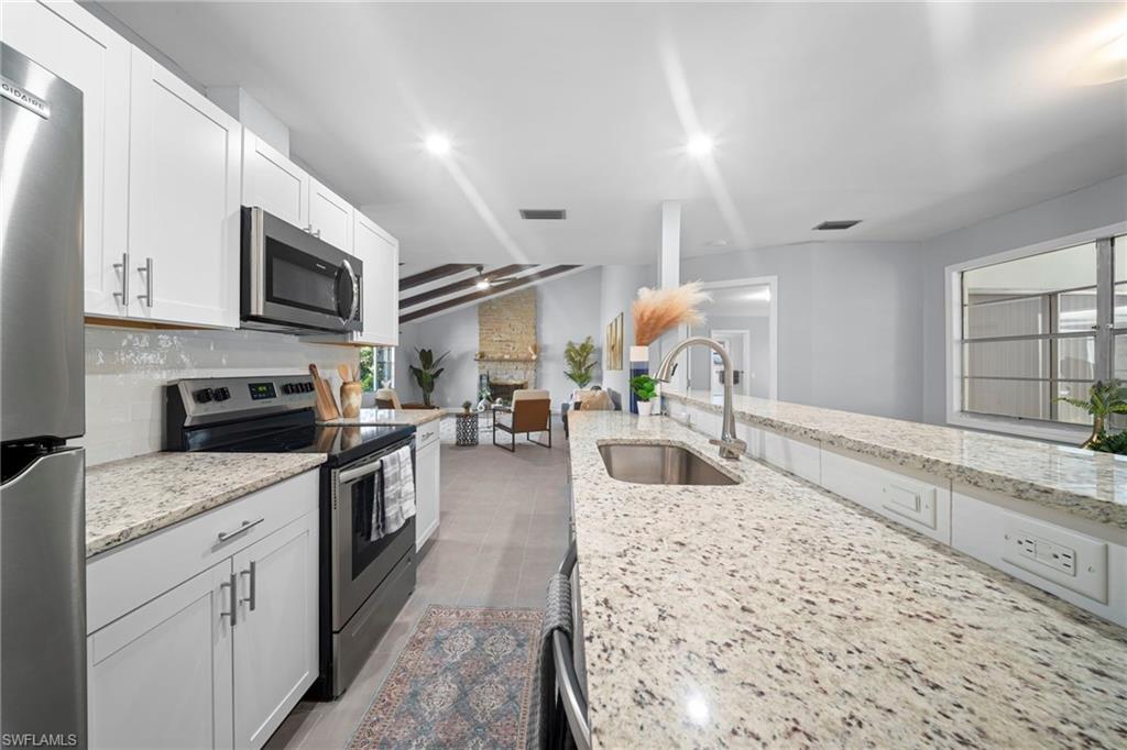 4688 Pembrooke Ln Property Photo 4