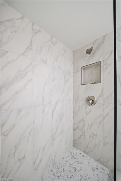4688 Pembrooke Ln Property Photo 17