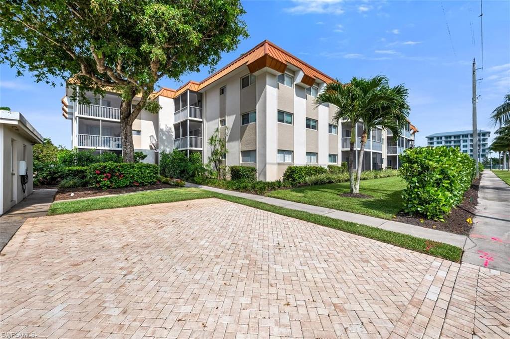 1100 Gulf Shore Blvd N 312 Property Photo 2