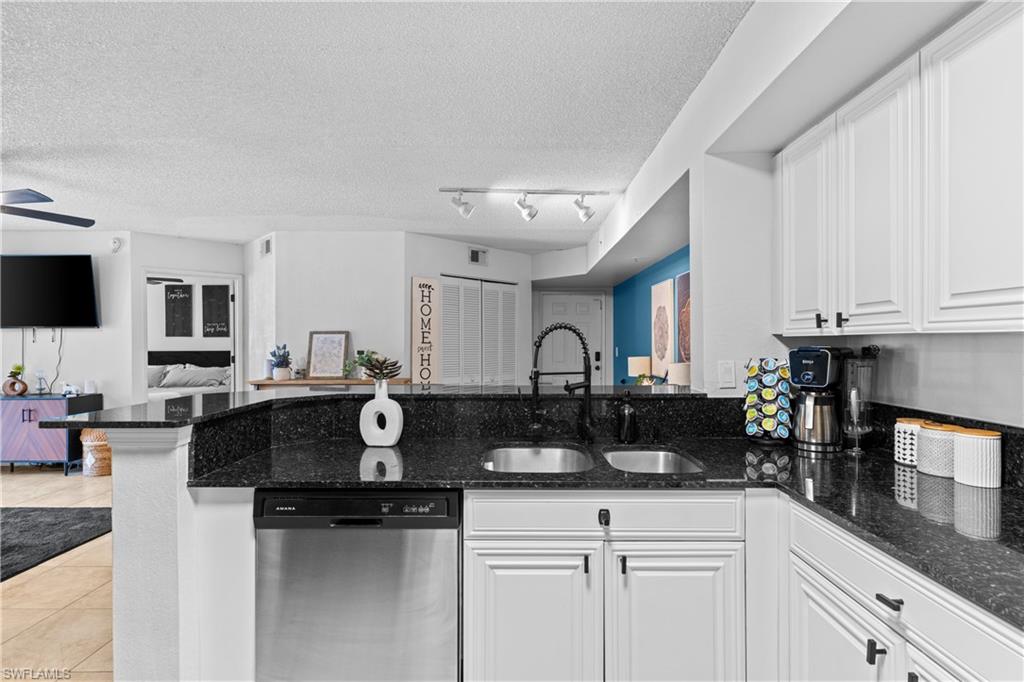 8225 Ibis Club Dr 204 Property Photo 11
