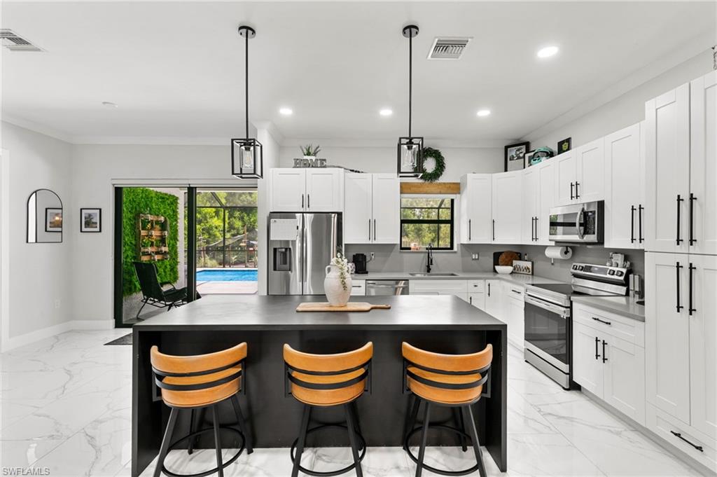 4473 Golden Gate Blvd E Property Photo 13