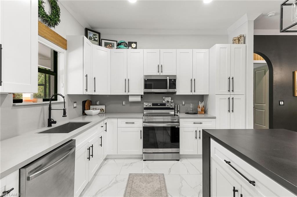 4473 Golden Gate Blvd E Property Photo 16