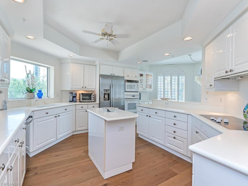 7425 Pelican Bay Blvd 206 Property Photo 4