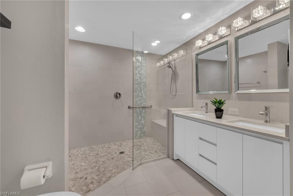 6735 Huntington Lakes Cir 102 Property Photo 11