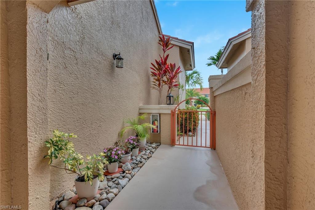 6735 Huntington Lakes Cir 102 Property Photo 15