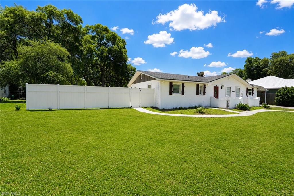 655 Pointview Rd Property Photo 4