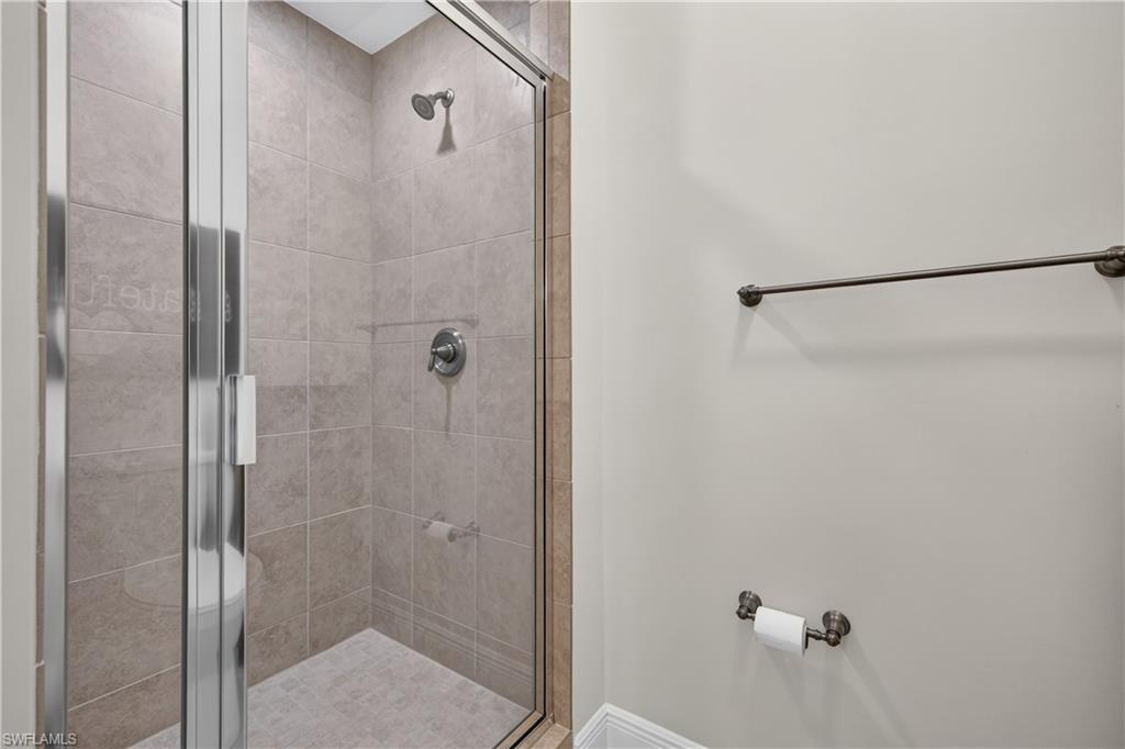 23161 Fashion Dr 7210 Property Photo 21