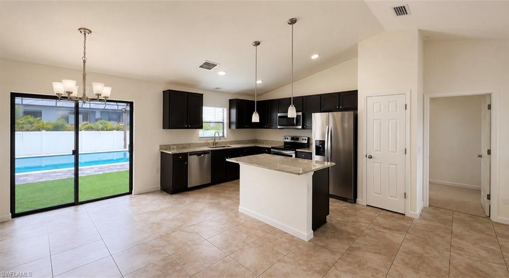 2208 42nd Pl Property Photo 6