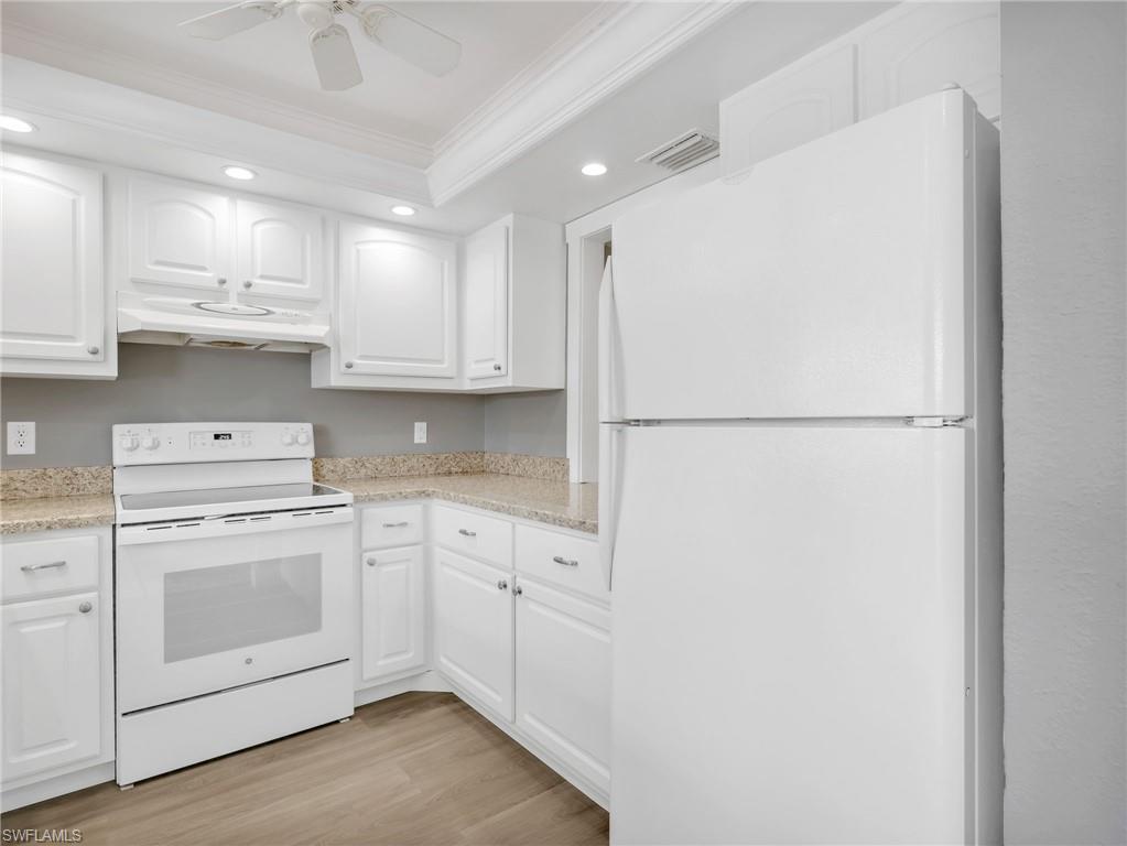 300 Valley Stream Dr 8a Property Photo 19