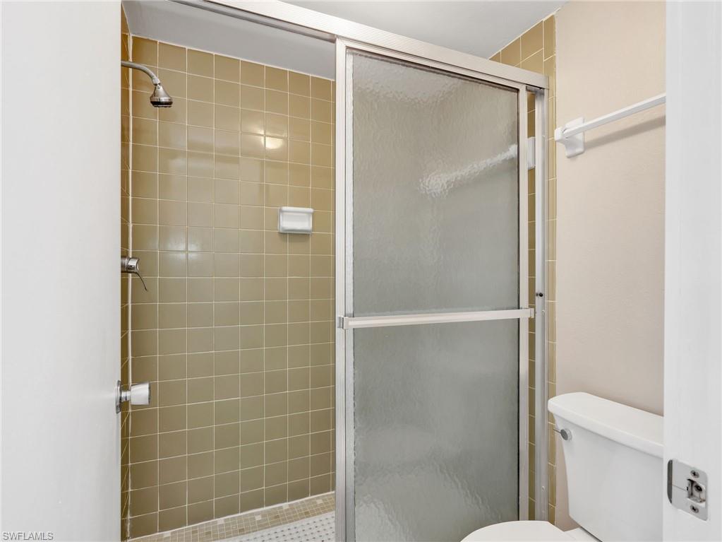 300 Valley Stream Dr 8a Property Photo 22