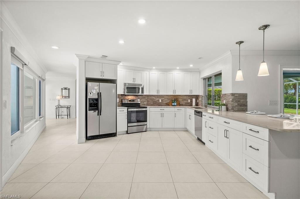 421 Palm River Blvd Property Photo 3