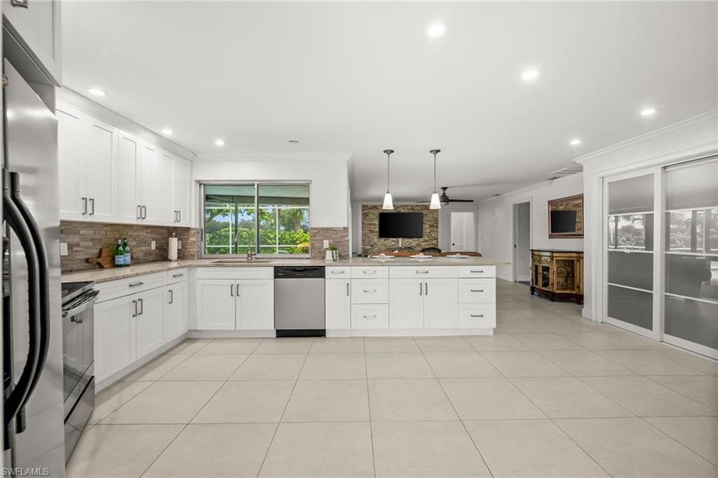 421 Palm River Blvd Property Photo 4