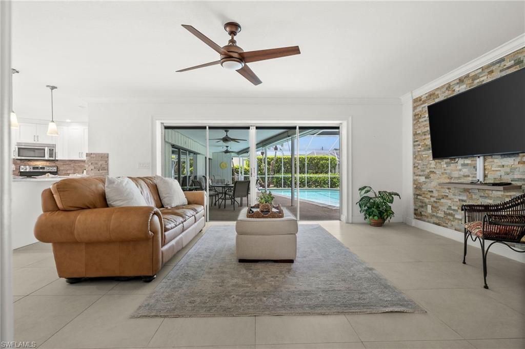 421 Palm River Blvd Property Photo 9